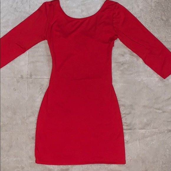 Red Criss-Cross Back Bodycon Dress 💃🏻 - Picture 2 of 4